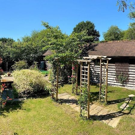 The Tool Shed Nestled In Idyllic Countryside Βίλα Linchmere Εξωτερικό φωτογραφία