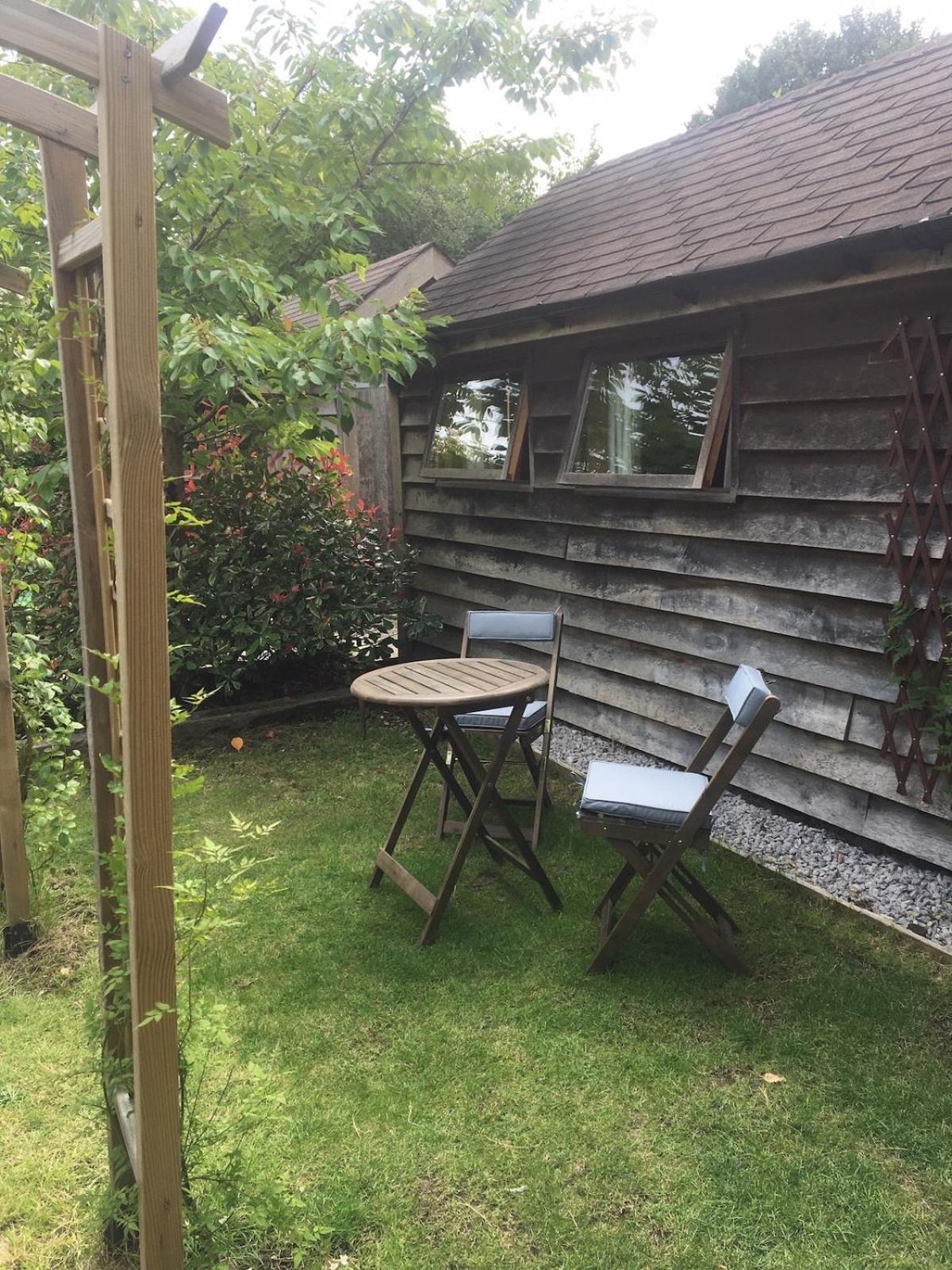 The Tool Shed Nestled In Idyllic Countryside Βίλα Linchmere Εξωτερικό φωτογραφία